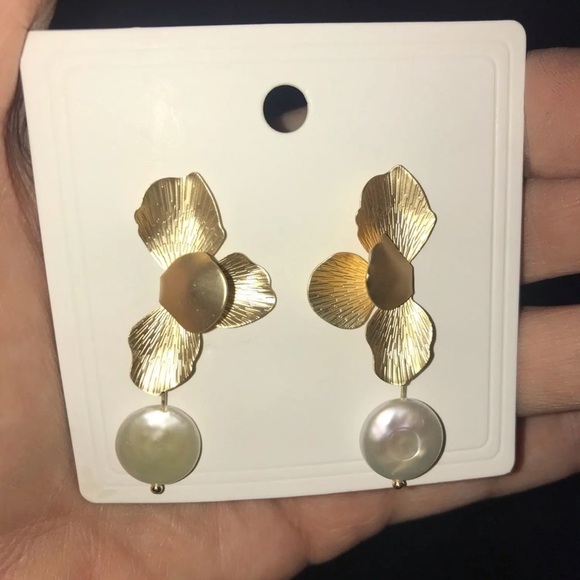 Pearl drop  earrings - Picture 2 of 2
